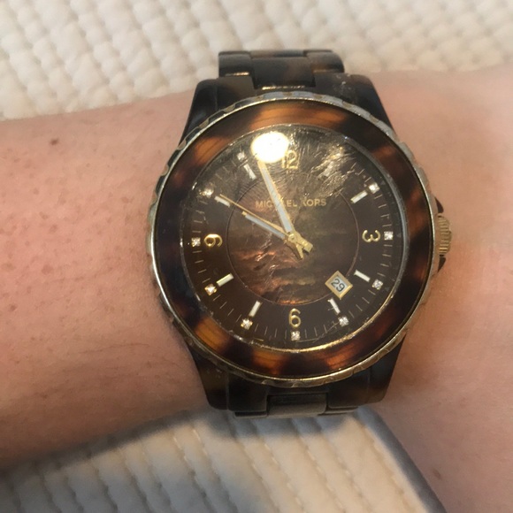Michael Kors tortoise shell round watch - Picture 1 of 3
